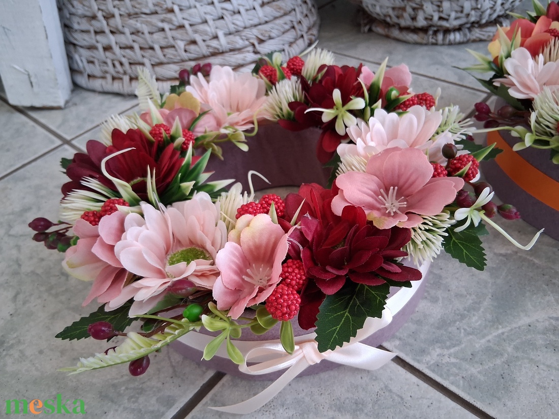 Virágkoszorú asztaldísz  - otthon & életmód - dekoráció - asztal és polc dekoráció - asztaldísz - Meska.hu