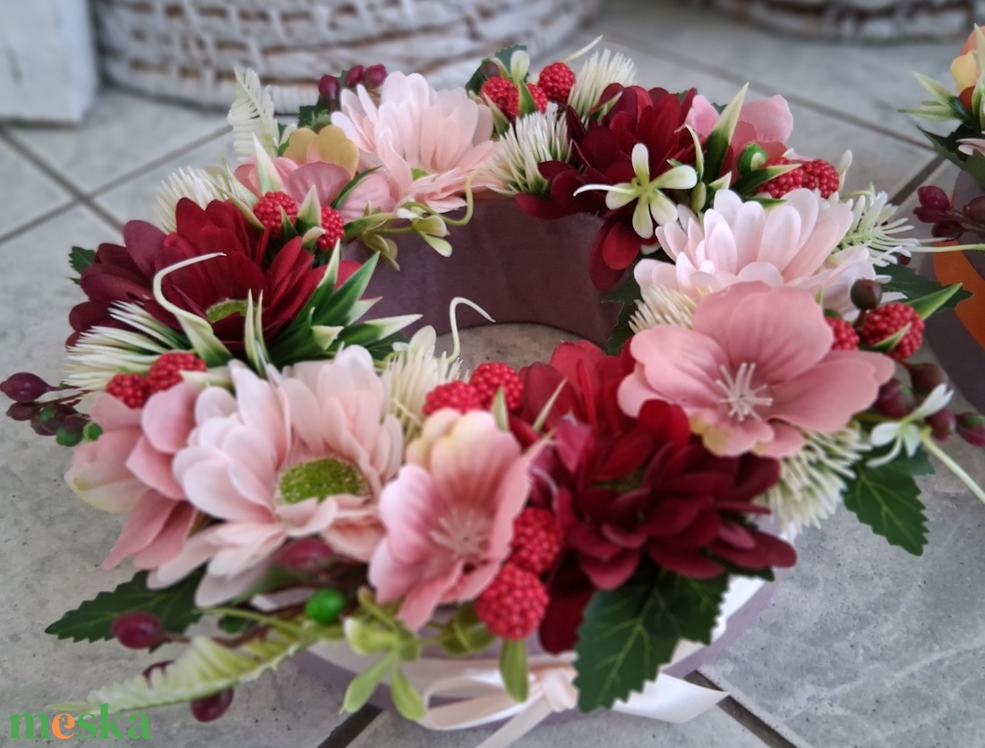 Virágkoszorú asztaldísz  - otthon & életmód - dekoráció - asztal és polc dekoráció - asztaldísz - Meska.hu