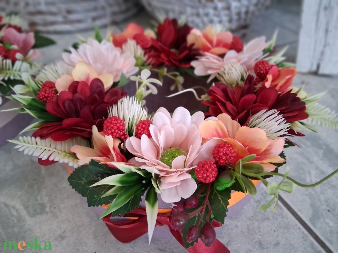 Selyemvirágos koszorú asztaldísz  - otthon & életmód - dekoráció - asztal és polc dekoráció - asztaldísz - Meska.hu