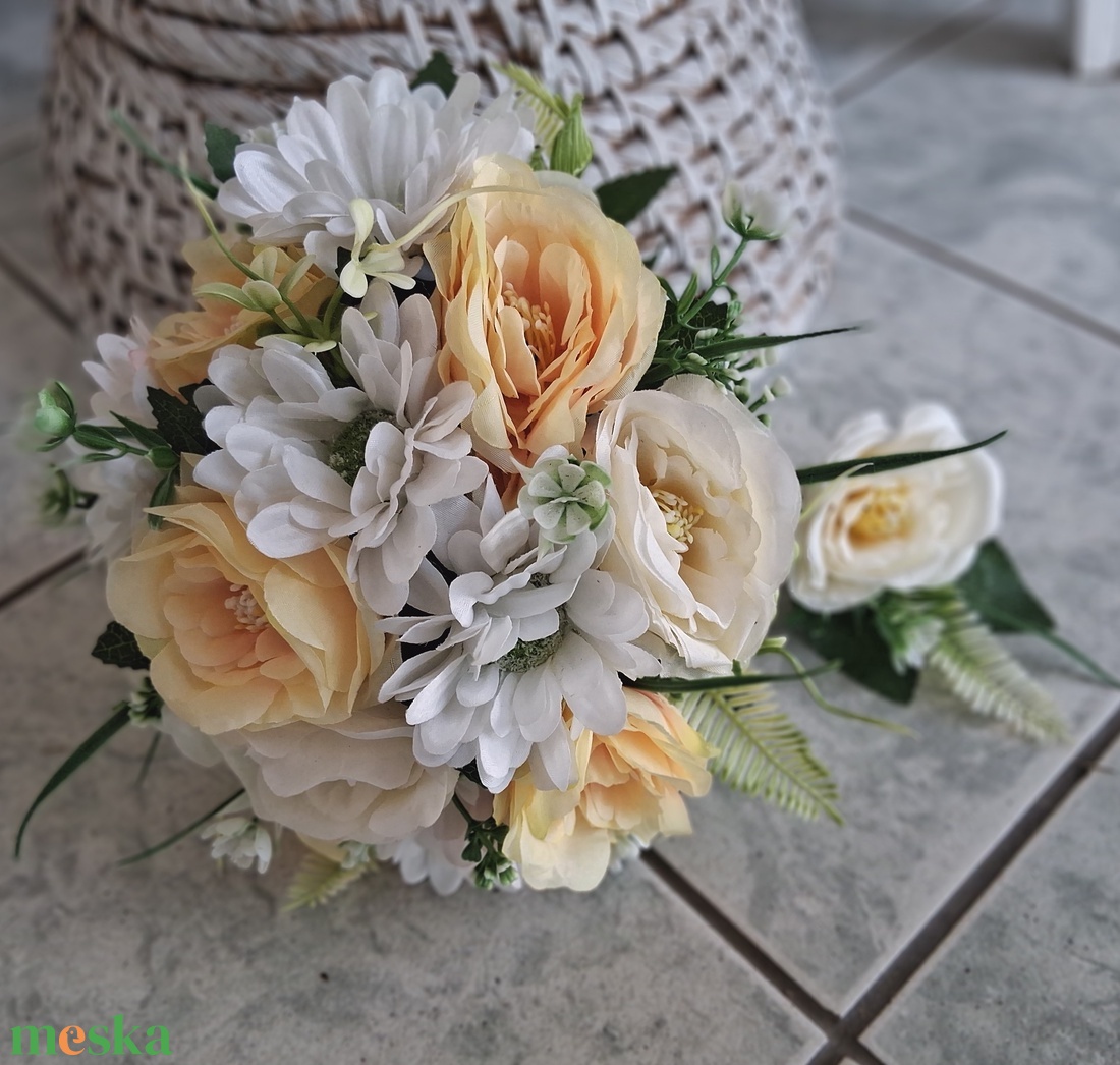 Menyasszonyi csokor kitűzővel - esküvő - menyasszonyi- és dobócsokor - Meska.hu