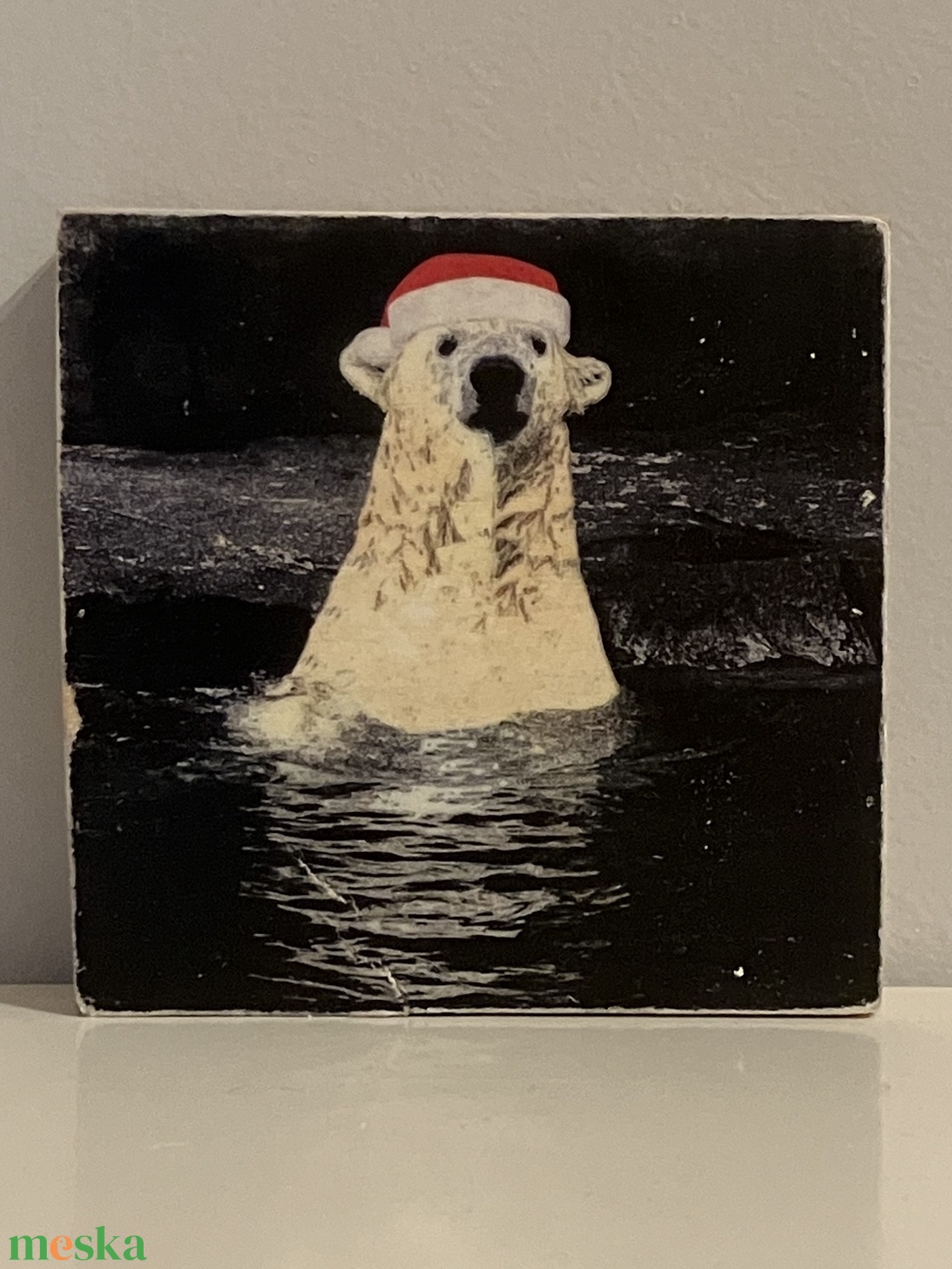 Mini fa dekoráció / Jegesmedve télapó sapkában - karácsony - karácsonyi lakásdekoráció - karácsonyi lakásdíszek - Meska.hu