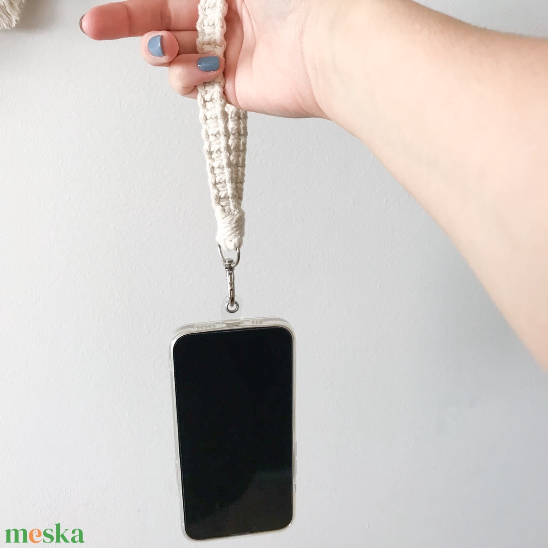 Telefontartó csuklópánt, makramé technikával csomózott univerzális telefontartó - táska & tok - pénztárca & más tok - telefontok - Meska.hu Telefontartó csuklópánt, makramé technikával csomózott univerzális telefontartó - táska & tok - pénztárca & más tok - telefontok - Meska.hu