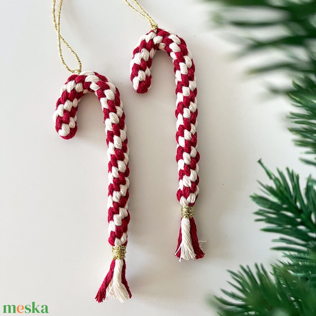2 db piros cukorka karácsonyfadísz, páros karácsonyi makramé cukorpálca dekoráció - karácsony - karácsonyi lakásdekoráció - karácsonyfadíszek - Meska.hu