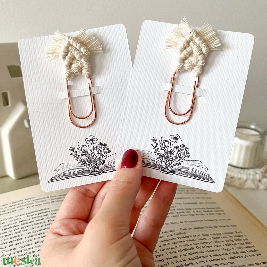 2 db natúr makramé könyvjelző, rozé arany színű gemkapcson - Páros makramé könyvjelző - könyv & zene - könyvjelző - Meska.hu 2 db natúr makramé könyvjelző, rozé arany színű gemkapcson - Páros makramé könyvjelző - könyv & zene - könyvjelző - Meska.hu