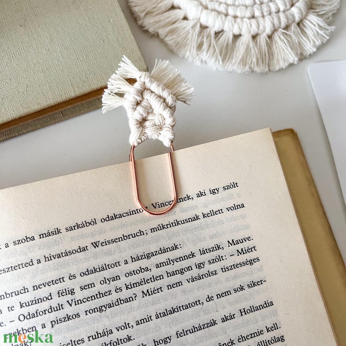 2 db natúr makramé könyvjelző, rozé arany színű gemkapcson - Páros makramé könyvjelző - könyv & zene - könyvjelző - Meska.hu 2 db natúr makramé könyvjelző, rozé arany színű gemkapcson - Páros makramé könyvjelző - könyv & zene - könyvjelző - Meska.hu