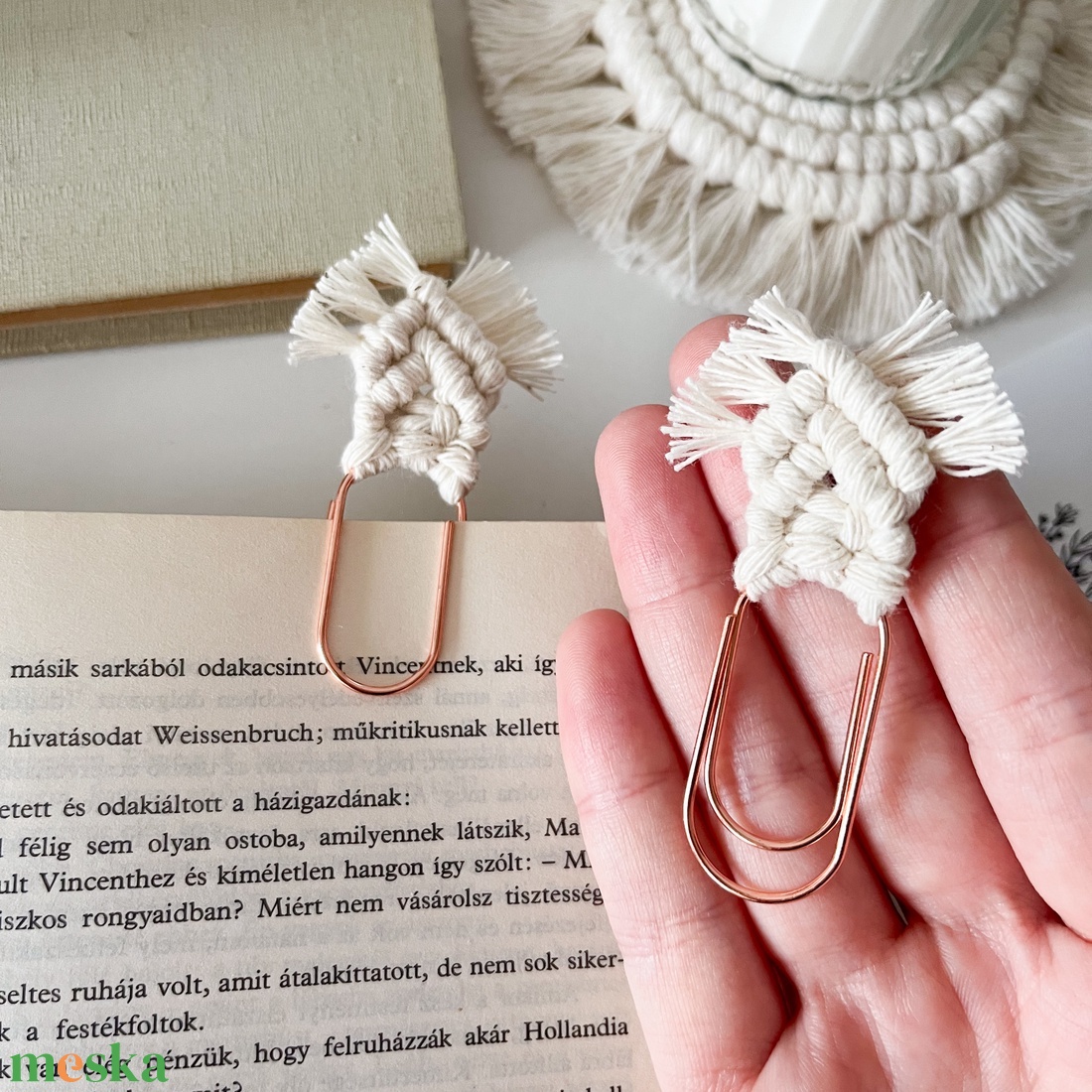2 db natúr makramé könyvjelző, rozé arany színű gemkapcson - Páros makramé könyvjelző - könyv & zene - könyvjelző - Meska.hu 2 db natúr makramé könyvjelző, rozé arany színű gemkapcson - Páros makramé könyvjelző - könyv & zene - könyvjelző - Meska.hu