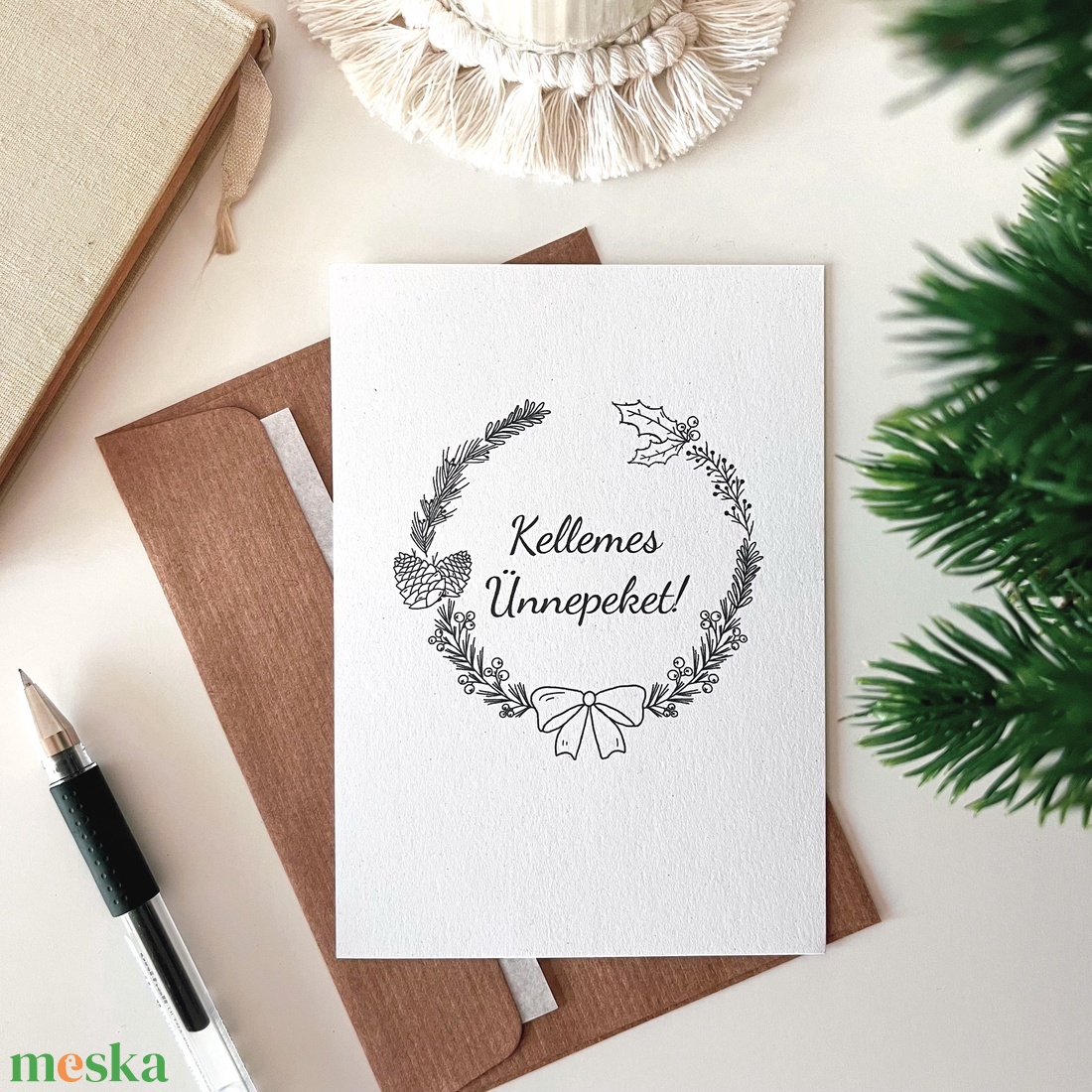 Karácsonyi képeslap koszorú mintával (A6-os), újrahasznosított papírra nyomtatva, borítékkal - otthon & életmód - papír, írószer - ajándékozás kellékei - képeslap, üdvözlőlap - Meska.hu