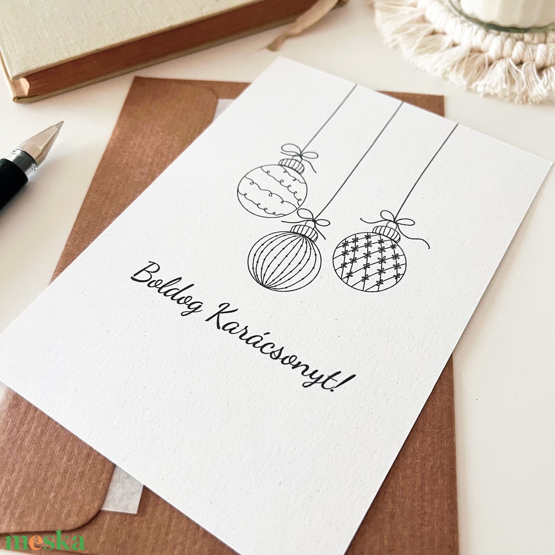 Karácsonyi képeslap gömb mintával (A6-os), újrahasznosított papírra nyomtatva, borítékkal - otthon & életmód - papír, írószer - ajándékozás kellékei - képeslap, üdvözlőlap - Meska.hu