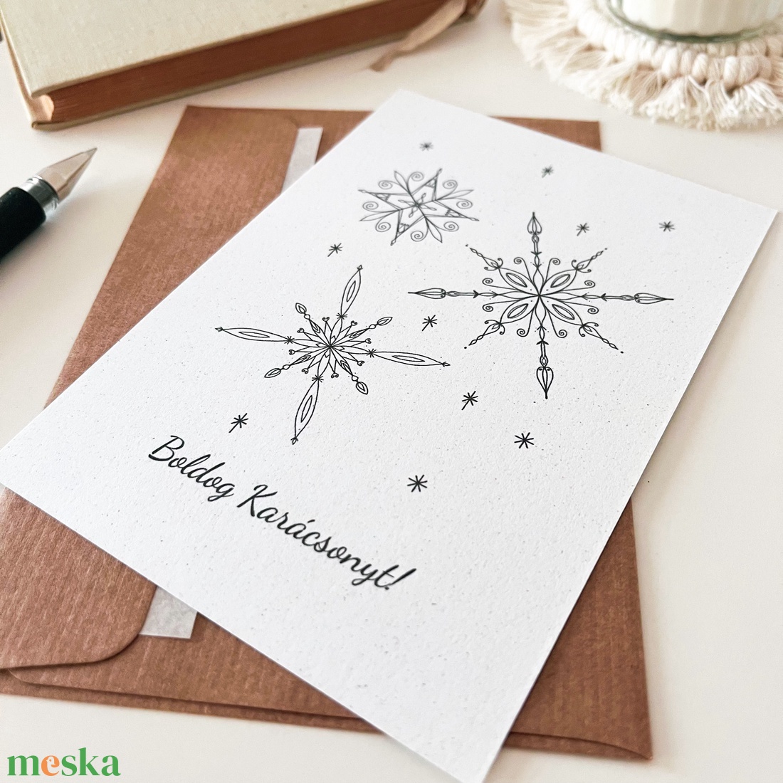 Karácsonyi képeslap hópehely mintával (A6-os), újrahasznosított papírra nyomtatva, borítékkal - otthon & életmód - papír, írószer - ajándékozás kellékei - képeslap, üdvözlőlap - Meska.hu