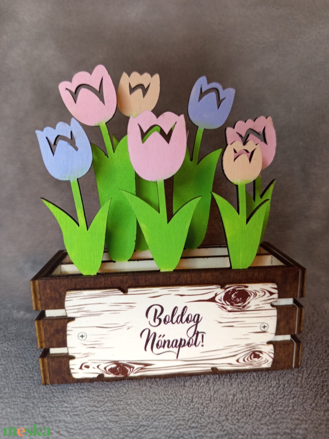 Gondozásmentes virágláda nőnapra, anyák napjára vagy csak úgy - otthon & életmód - virágdekoráció - virágdíszek - lézervágott virágdíszek - Meska.hu