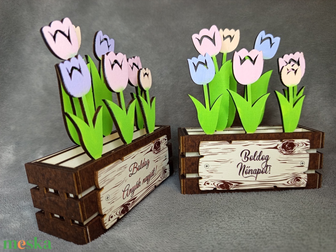 Gondozásmentes virágláda nőnapra, anyák napjára vagy csak úgy - otthon & életmód - virágdekoráció - virágdíszek - lézervágott virágdíszek - Meska.hu