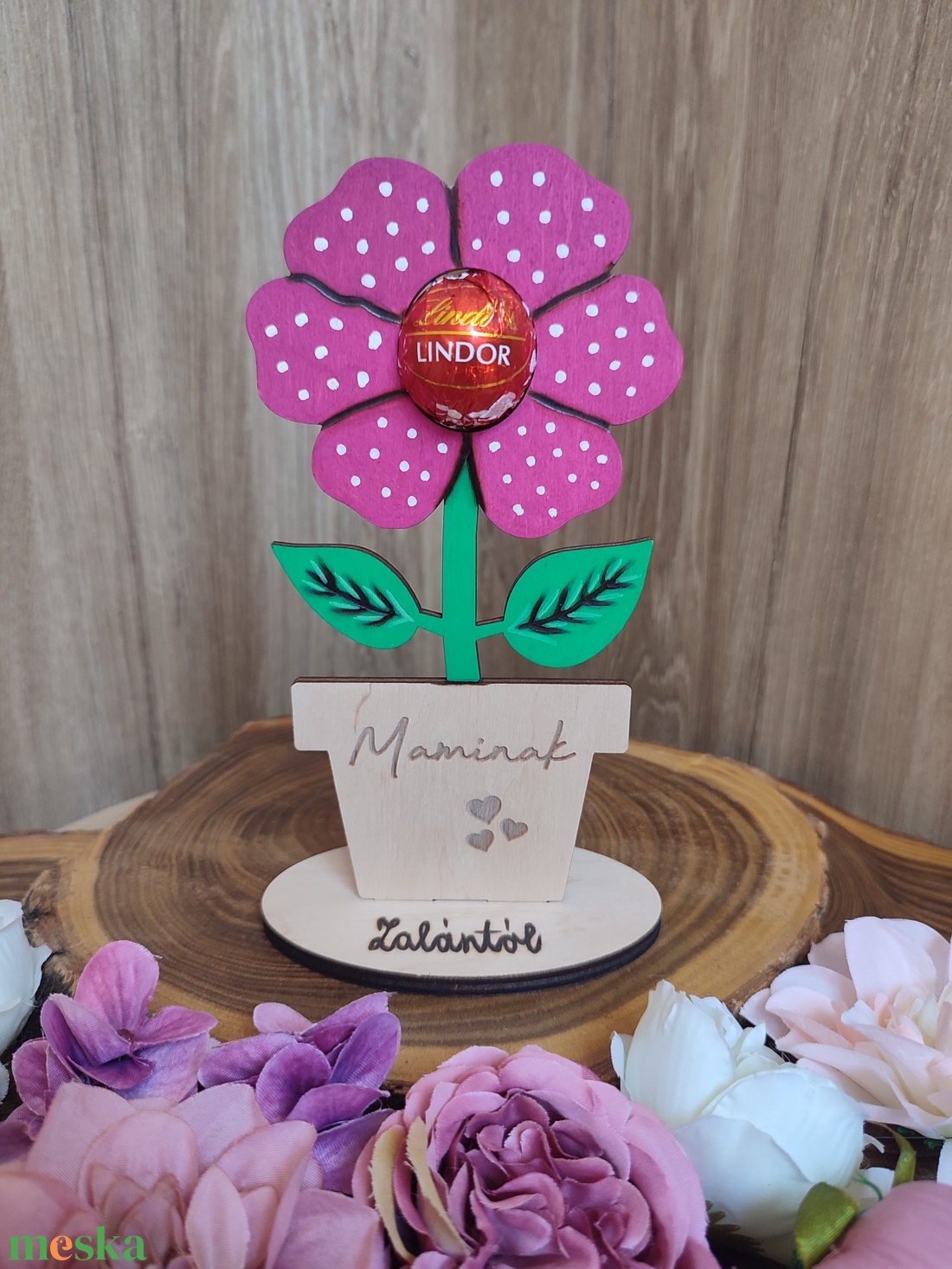 Maminak feliratú anyák napi virág dekoráció, csokival, kézzel festve -  - Meska.hu