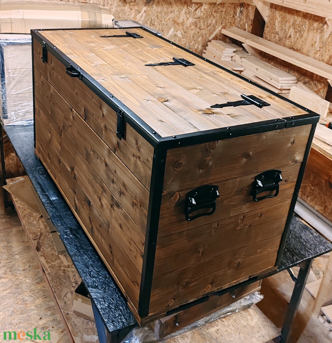 Kézműves óriás láda antik dió színben, kovácsoltvas jellegű vasalatokkal - otthon & életmód - tárolás & rendszerezés - láda - Meska.hu