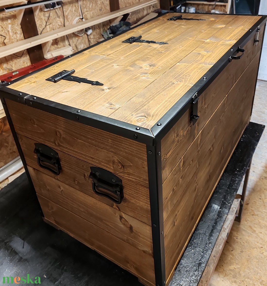 Kézműves óriás láda antik dió színben, kovácsoltvas jellegű vasalatokkal - otthon & életmód - tárolás & rendszerezés - láda - Meska.hu