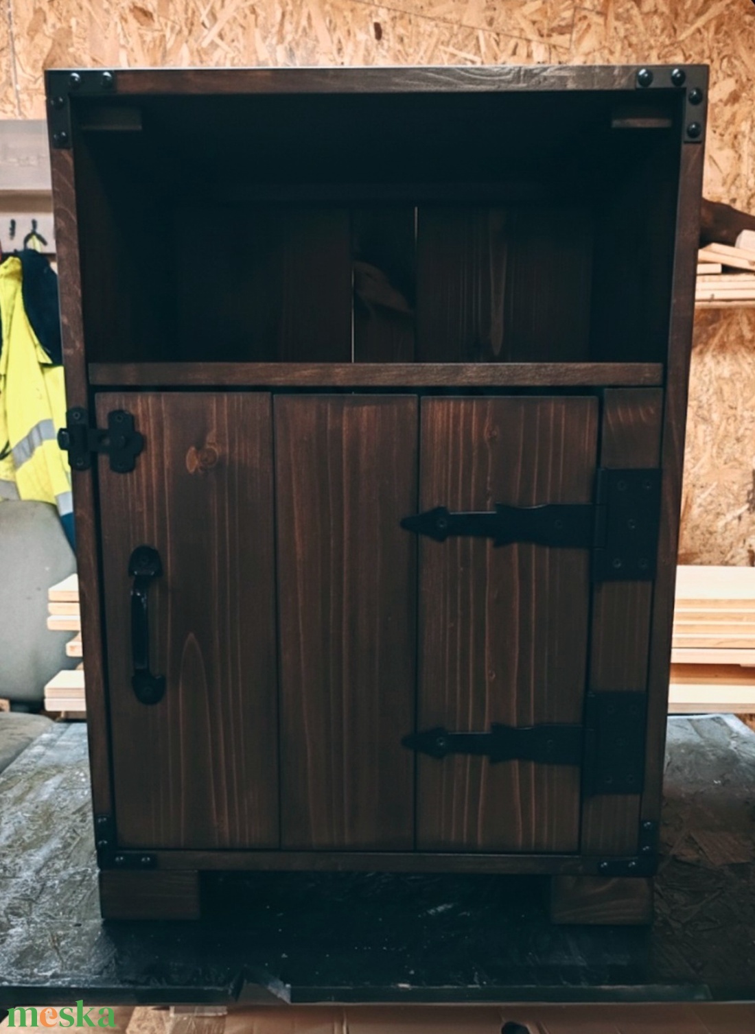 Rusztikus Loft Éjjeliszekrény - Wenge színű, tömörfa kisasztal - otthon & életmód - bútor - szekrény - Meska.hu