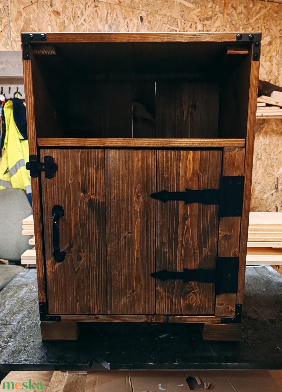 Rusztikus éjjeliszekrény - otthon & életmód - bútor - szekrény - Meska.hu