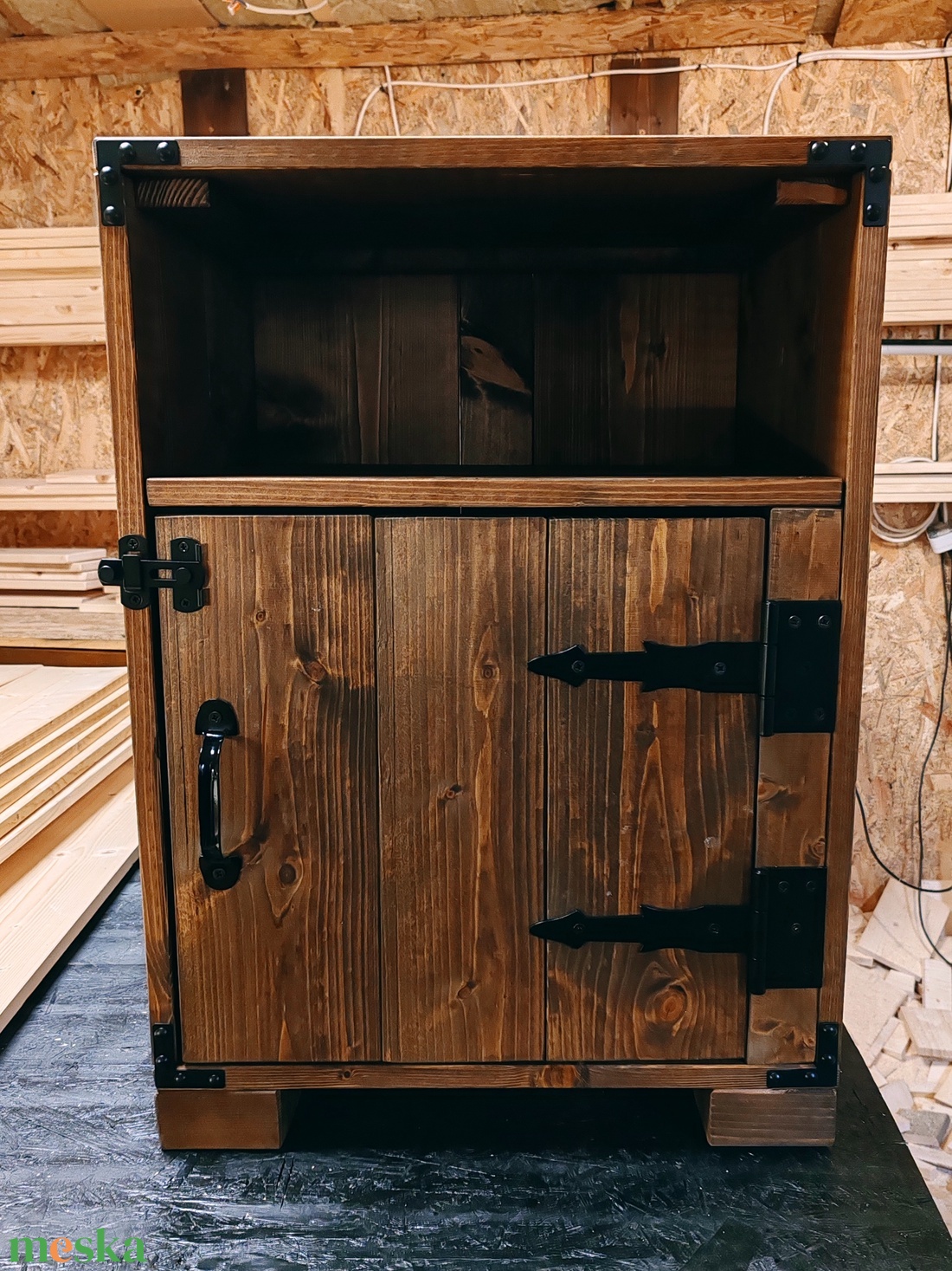 Rusztikus éjjeliszekrény - otthon & életmód - bútor - szekrény - Meska.hu