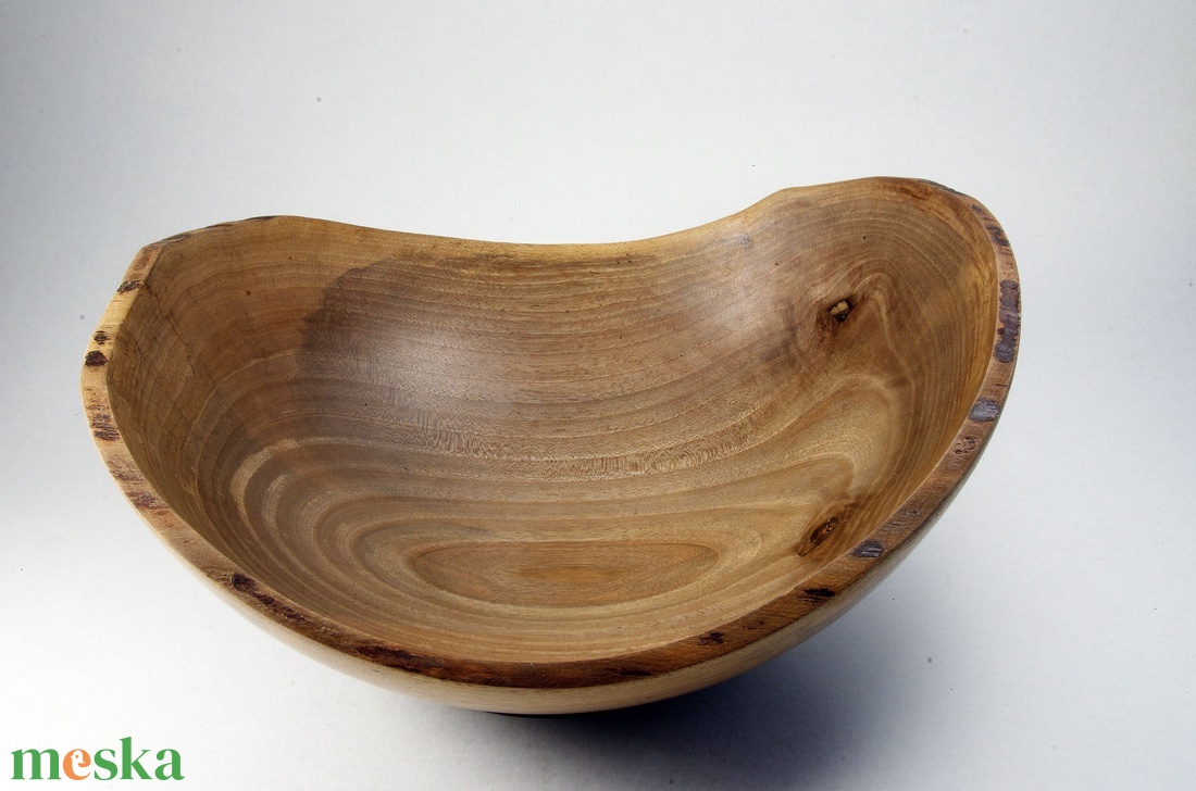 Nagy dió - Egyedi, kézműves kínálótál diófából - otthon & életmód - dekoráció - asztal és polc dekoráció - asztaldísz - Meska.hu