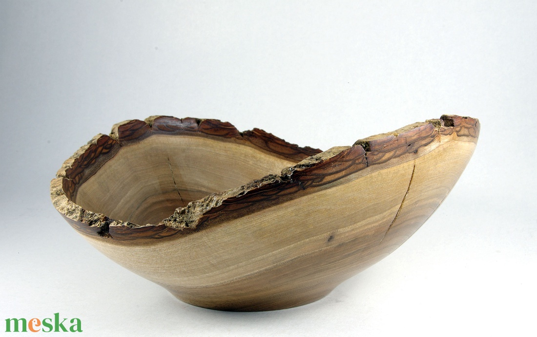 Selymes dió - Egyedi, kézműves kínálótál diófából - otthon & életmód - dekoráció - asztal és polc dekoráció - asztaldísz - Meska.hu