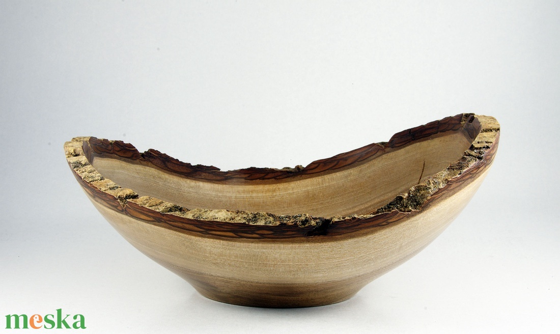 Selymes dió - Egyedi, kézműves kínálótál diófából - otthon & életmód - dekoráció - asztal és polc dekoráció - asztaldísz - Meska.hu