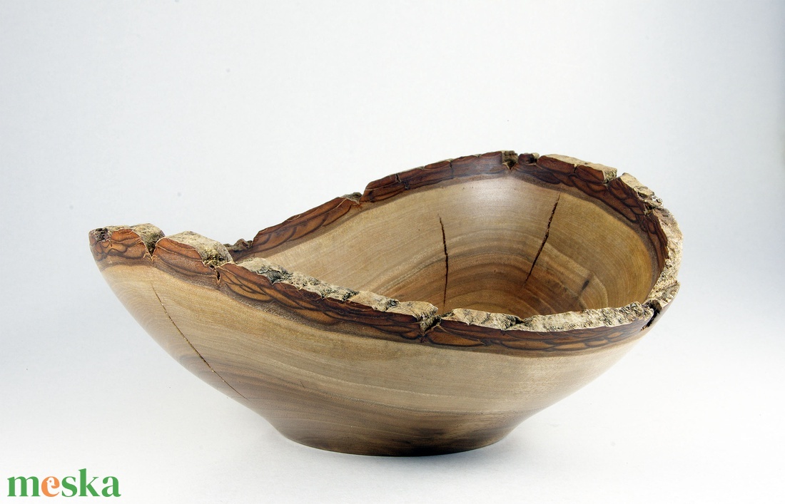 Selymes dió - Egyedi, kézműves kínálótál diófából - otthon & életmód - dekoráció - asztal és polc dekoráció - asztaldísz - Meska.hu