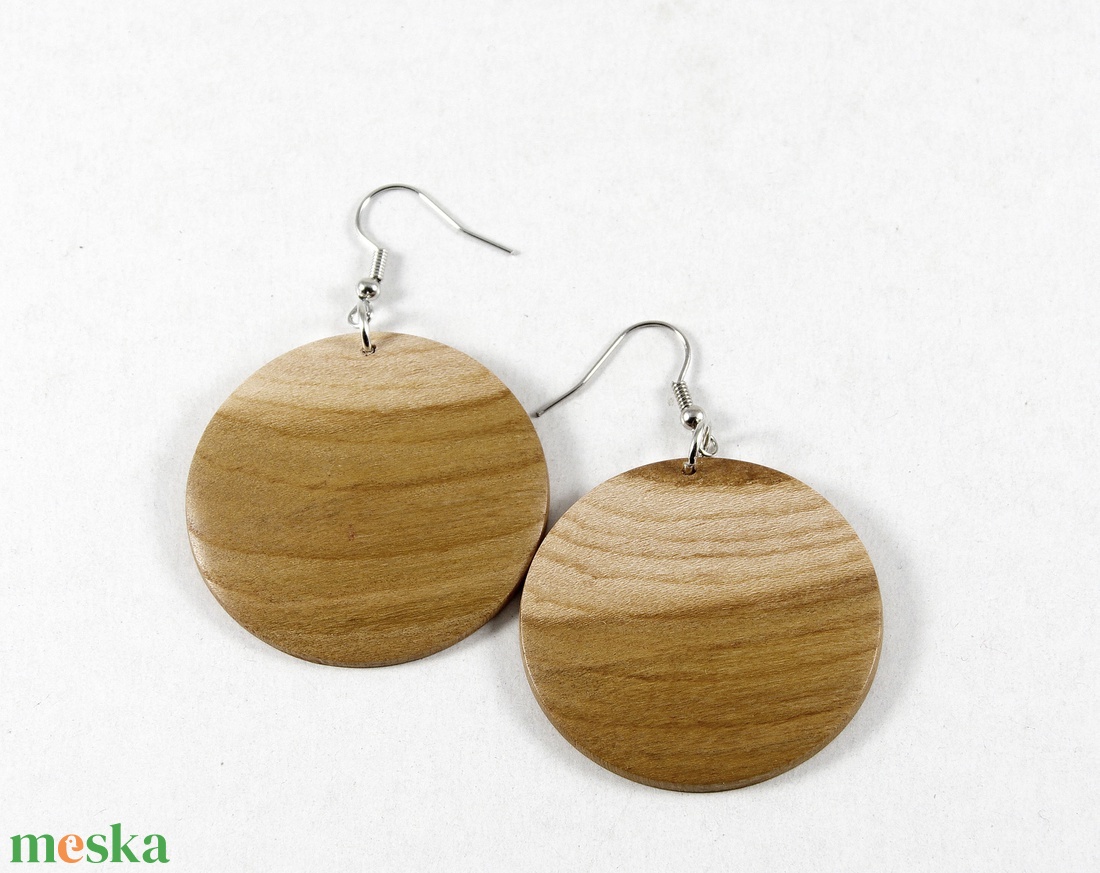 Fülbevaló vadmeggy fából - Egyedi, kézműves termék - ékszer - fülbevaló - karika fülbevaló - Meska.hu