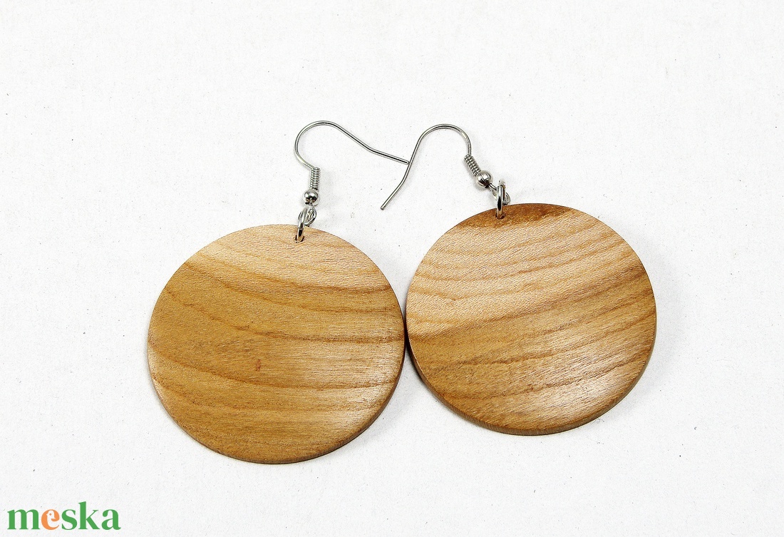 Fülbevaló vadmeggy fából - Egyedi, kézműves termék - ékszer - fülbevaló - karika fülbevaló - Meska.hu