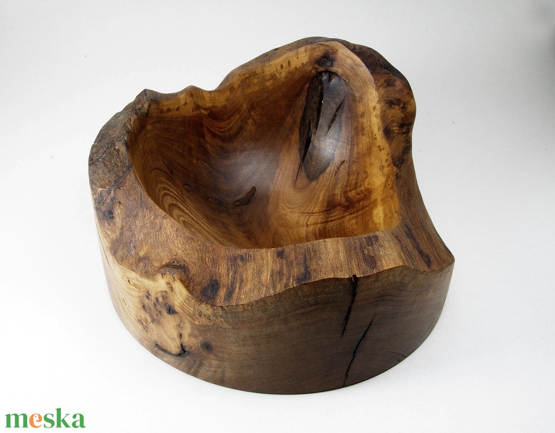 Süsü - Egyedi kézműves kínálótál diófából - otthon & életmód - konyhafelszerelés, tálalás - tálalás - kínálótál - Meska.hu