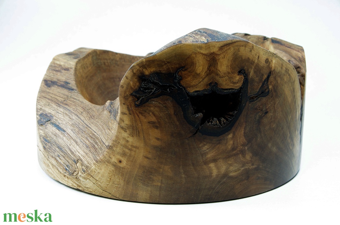 Süsü - Egyedi kézműves kínálótál diófából - otthon & életmód - konyhafelszerelés, tálalás - tálalás - kínálótál - Meska.hu