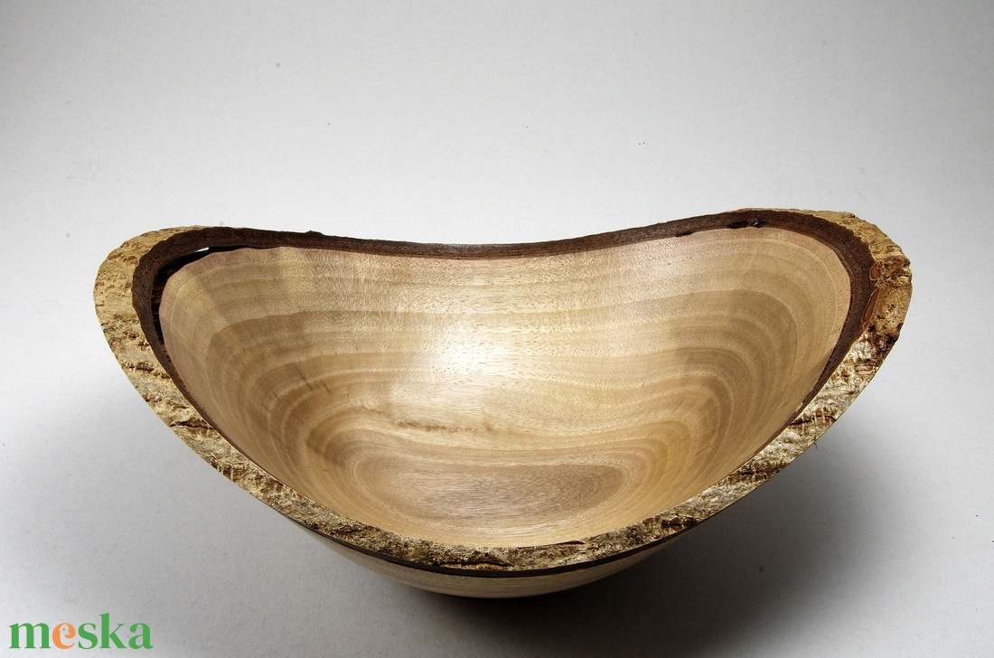 A Kis Herceg - Egyedi, kézműves karéjtál diófából - otthon & életmód - konyhafelszerelés, tálalás - tálalás - kínálótál - Meska.hu