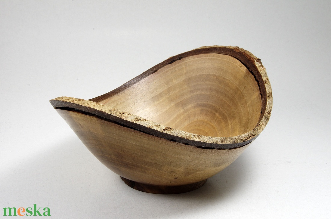 A Kis Herceg - Egyedi, kézműves karéjtál diófából - otthon & életmód - konyhafelszerelés, tálalás - tálalás - kínálótál - Meska.hu