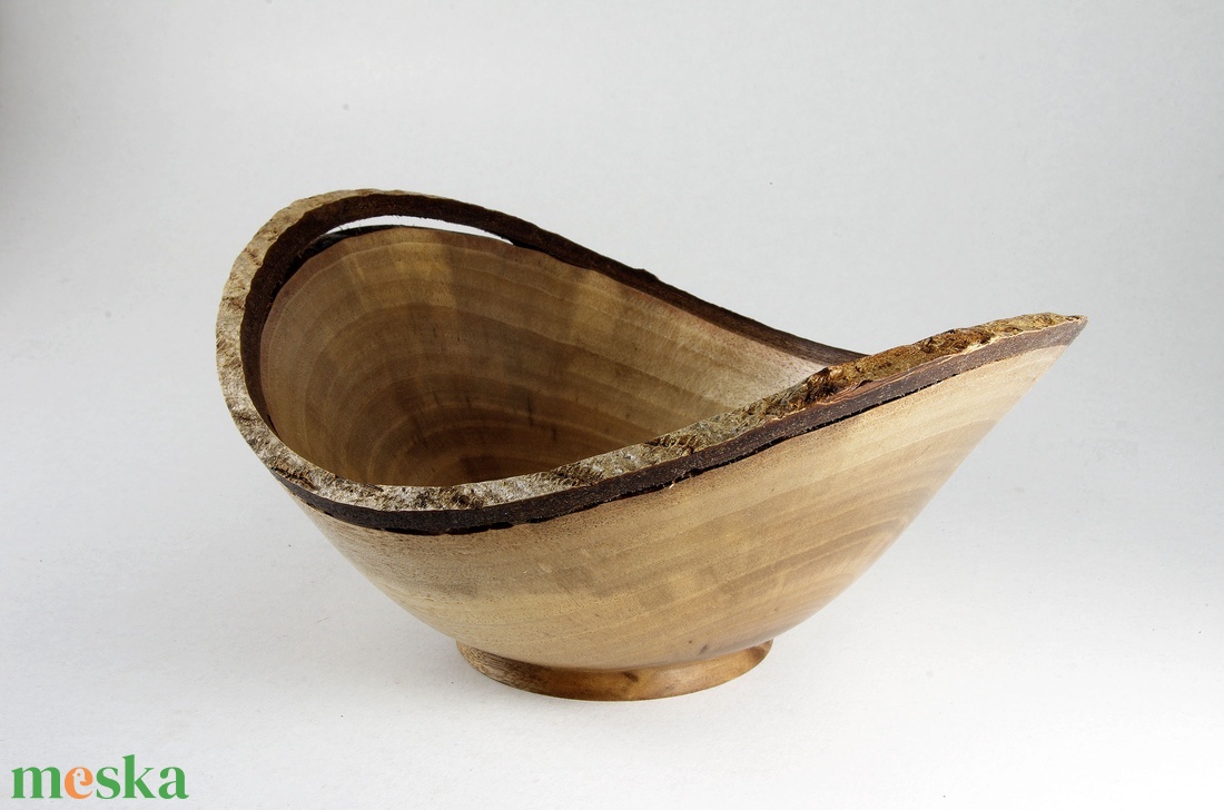 A Kis Herceg - Egyedi, kézműves karéjtál diófából - otthon & életmód - konyhafelszerelés, tálalás - tálalás - kínálótál - Meska.hu