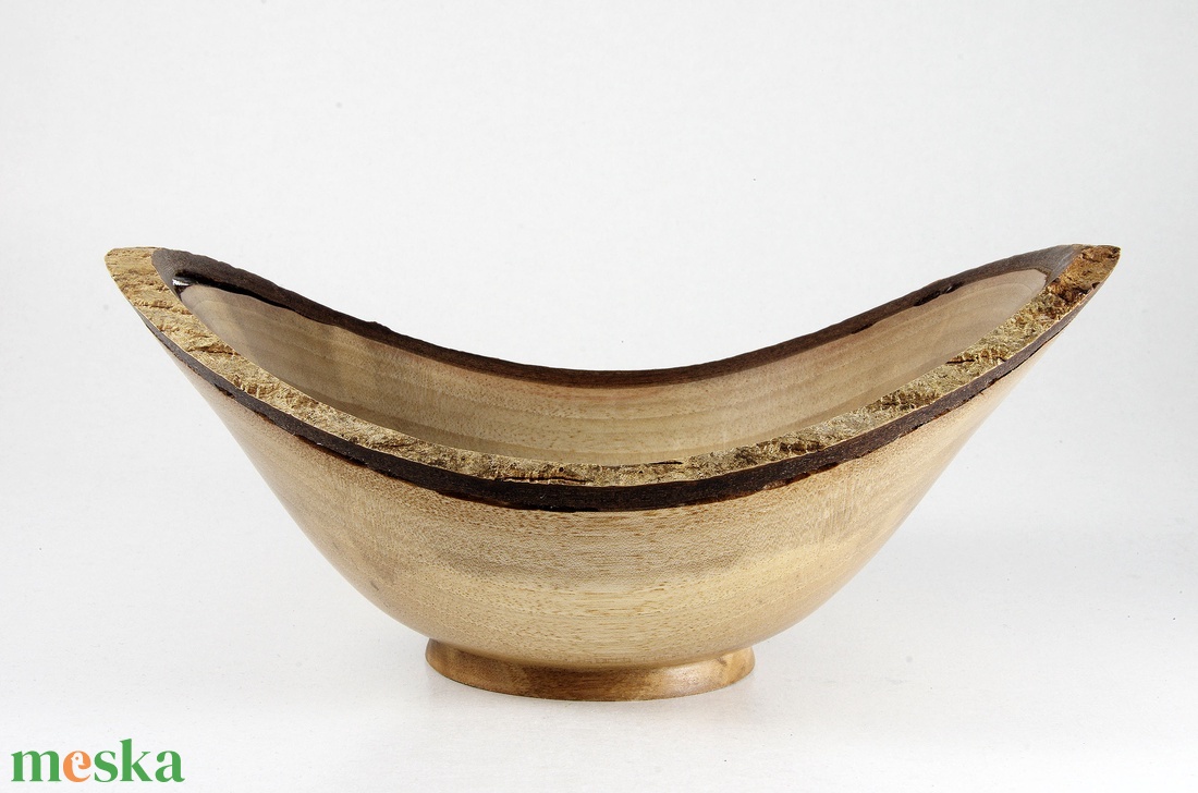 A Kis Herceg - Egyedi, kézműves karéjtál diófából - otthon & életmód - konyhafelszerelés, tálalás - tálalás - kínálótál - Meska.hu