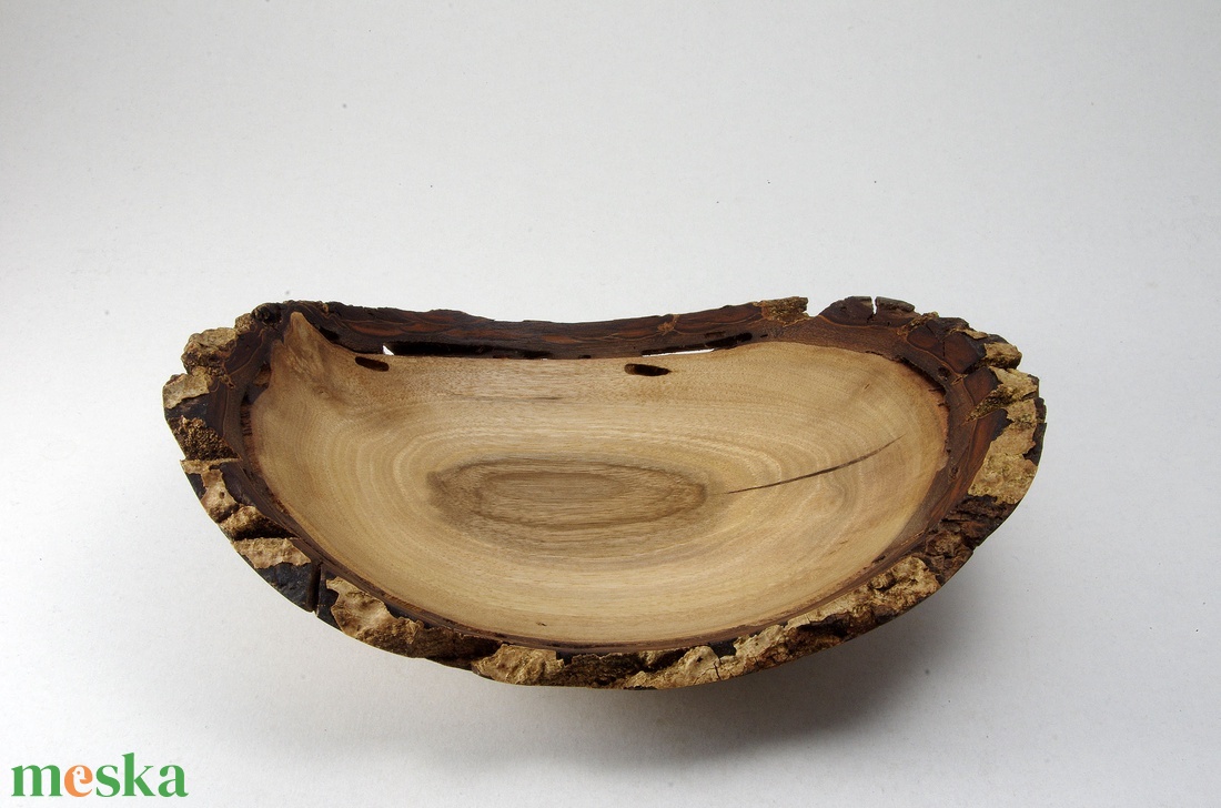 Öregem - Egyedi, kézműves karéjtál diófából - otthon & életmód - konyhafelszerelés, tálalás - tálalás - kínálótál - Meska.hu