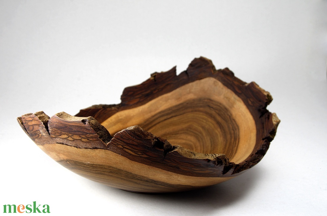 A Király - Egyedi, kézműves kínálótál diófából - otthon & életmód - konyhafelszerelés, tálalás - tálalás - kínálótál - Meska.hu