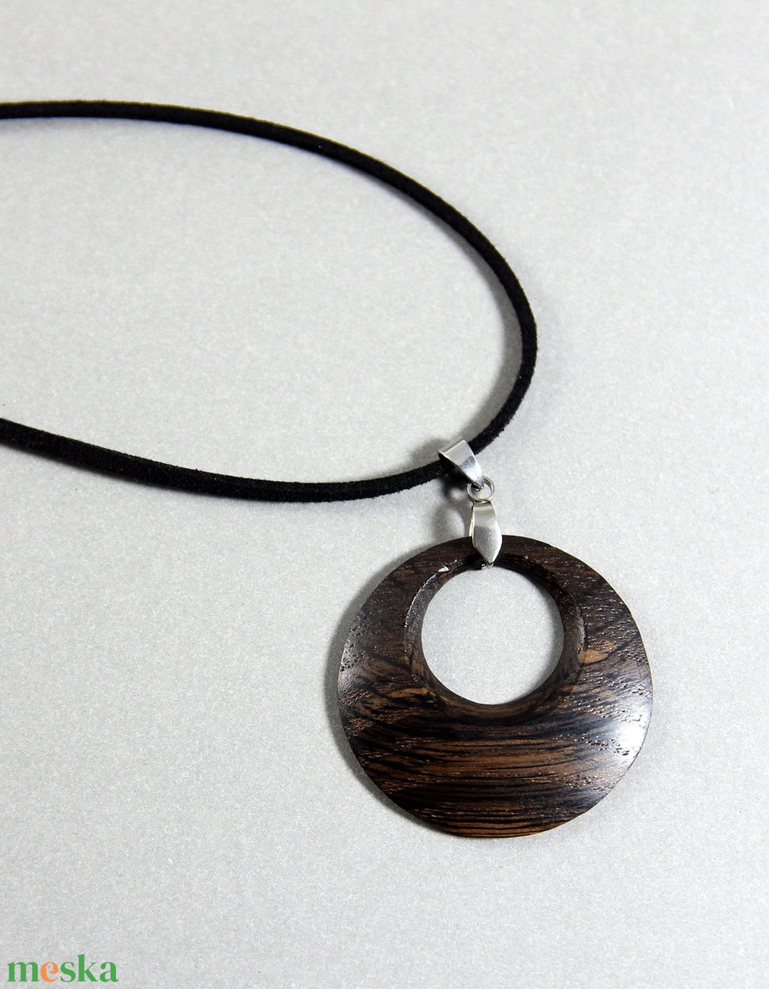 Fekete tölgy- Egyedi kézműves medál - ékszer - nyaklánc - medál - Meska.hu
