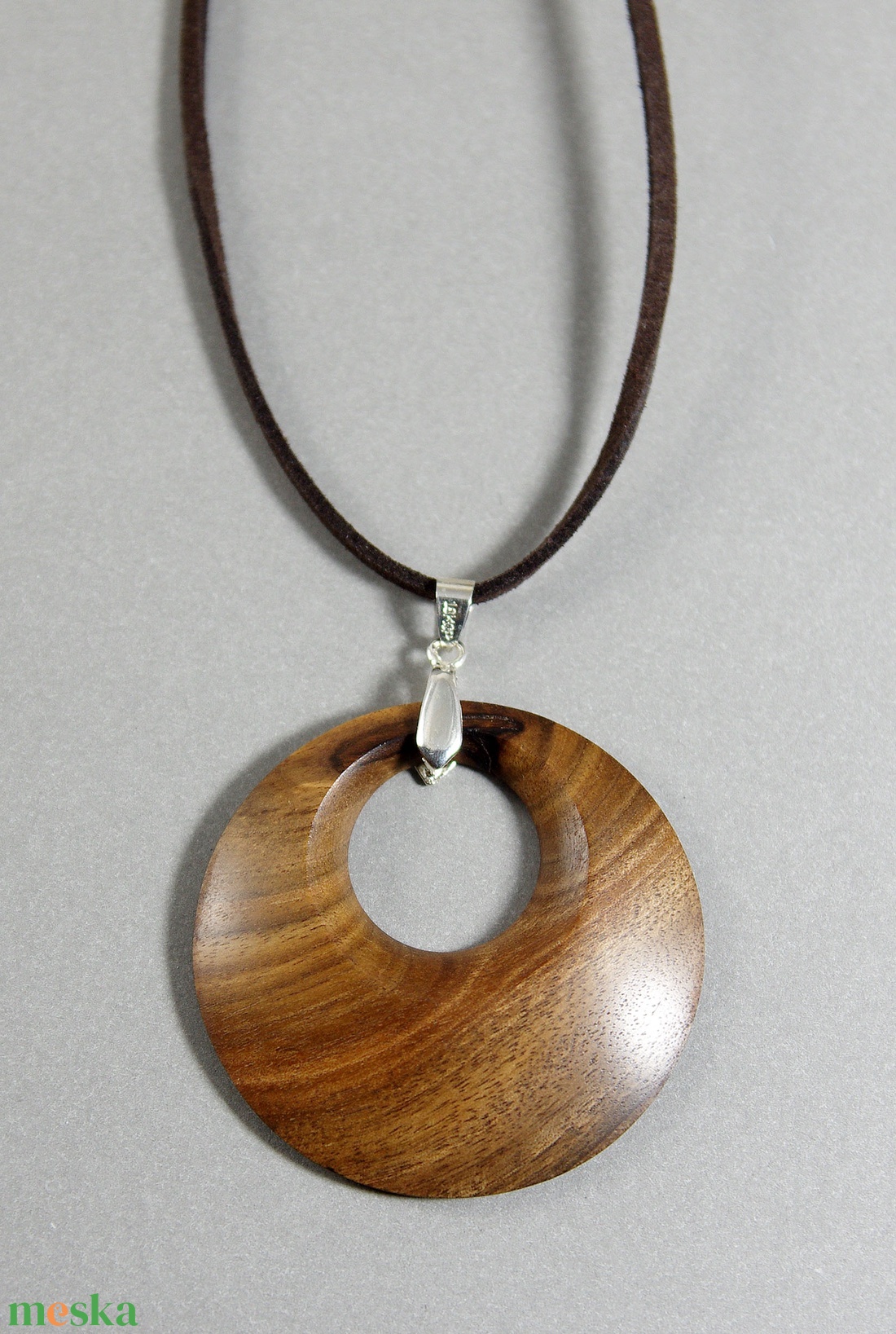 Szép dió - Egyedi kézműves medál - ékszer - nyaklánc - medál - Meska.hu