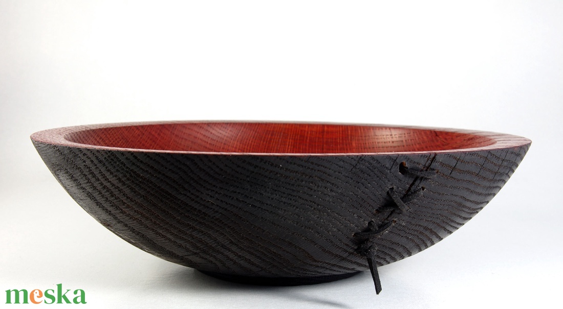 Vörös és fekete - Egyedi, kézműves kínálótál tölgyfából  - otthon & életmód - dekoráció - asztal és polc dekoráció - asztaldísz - Meska.hu