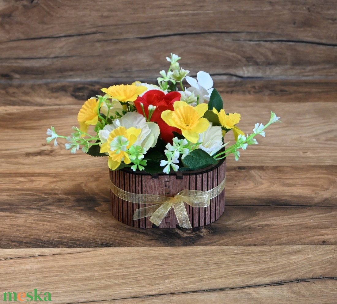 Virágbox, vagy cukorkatartó, vagy kis dobozka. :) - otthon & életmód - dekoráció - dísztárgy - Meska.hu Virágbox, vagy cukorkatartó, vagy kis dobozka. :) - otthon & életmód - dekoráció - dísztárgy - Meska.hu