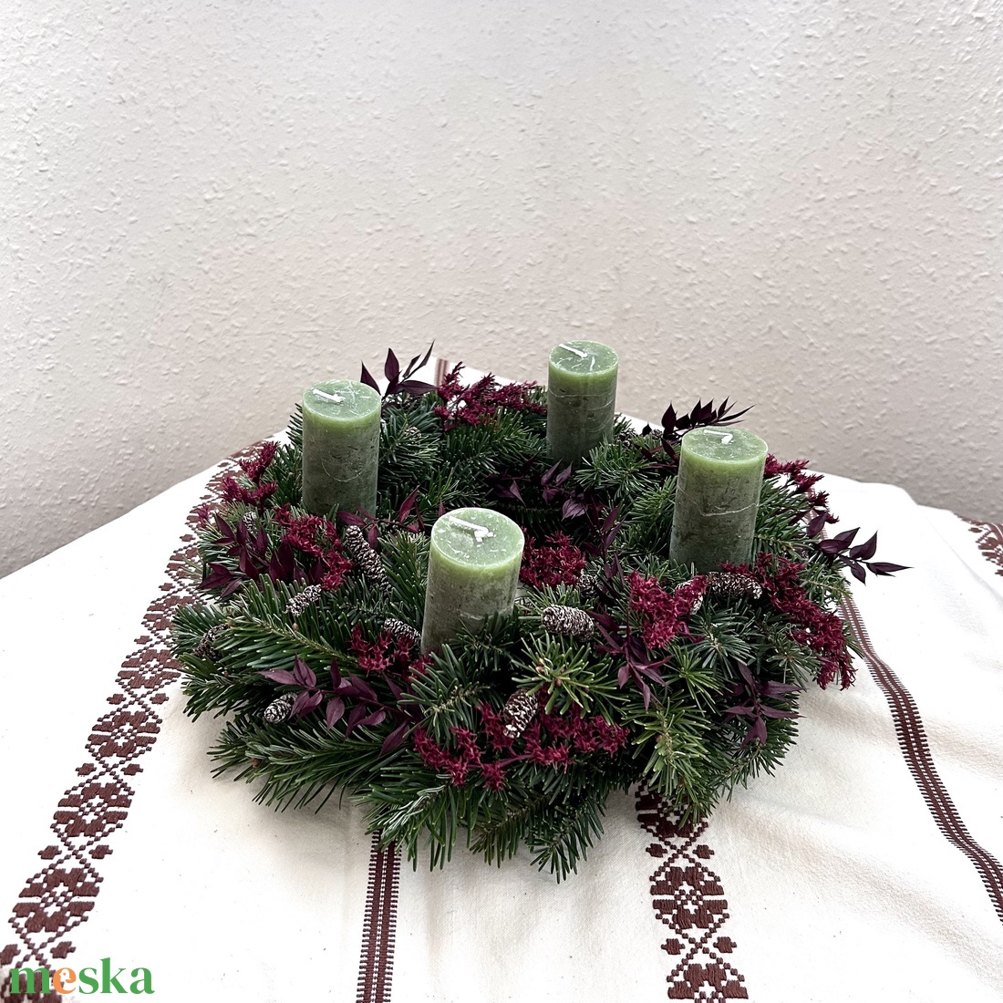Adventi koszorú friss zöldekkel - karácsony - adventi díszek - adventi koszorú - Meska.hu