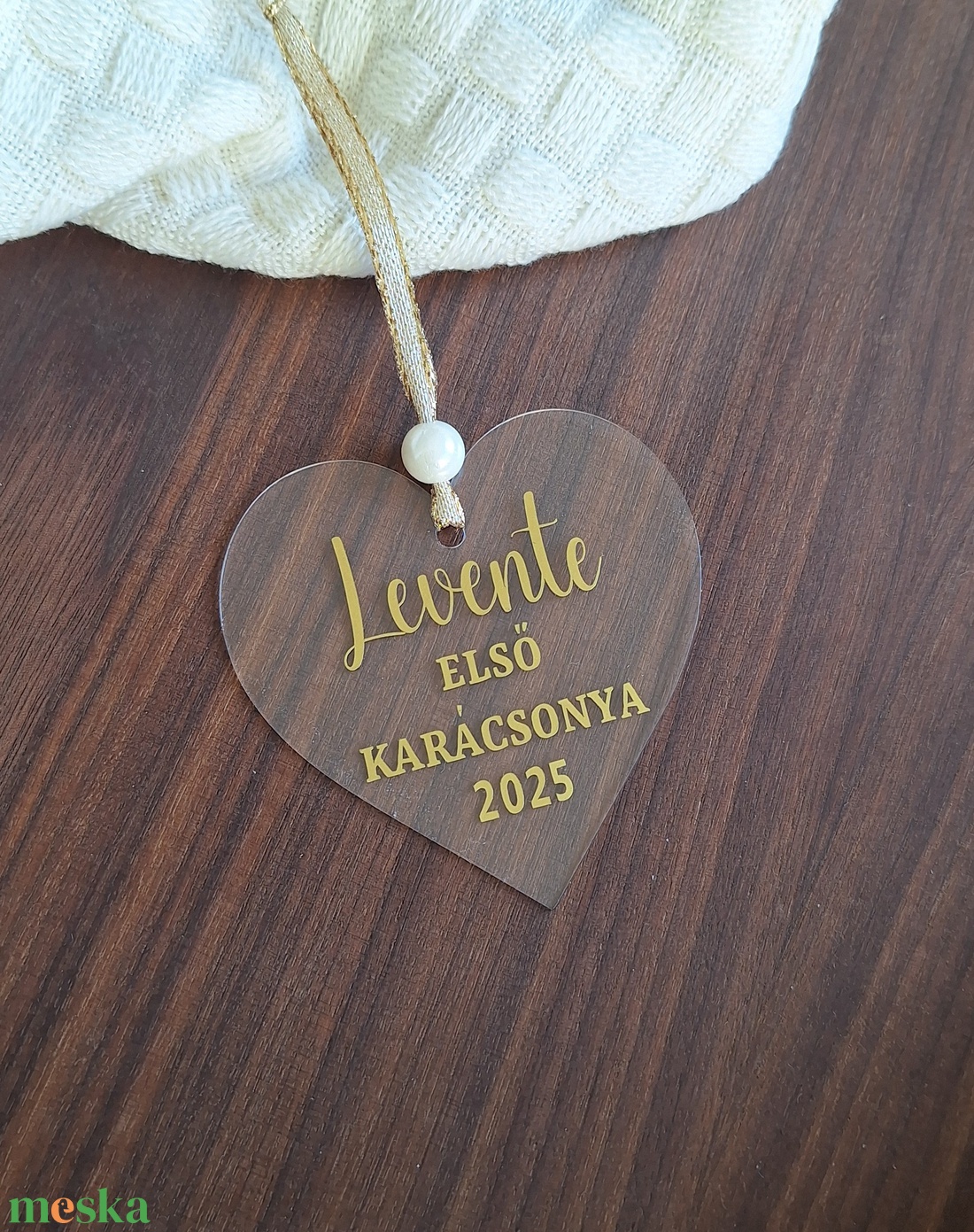 Karácsonyfadísz, egyedi, névre szóló felirattal - akril szív (első karácsony) - karácsony - karácsonyi lakásdekoráció - karácsonyfadíszek - Meska.hu