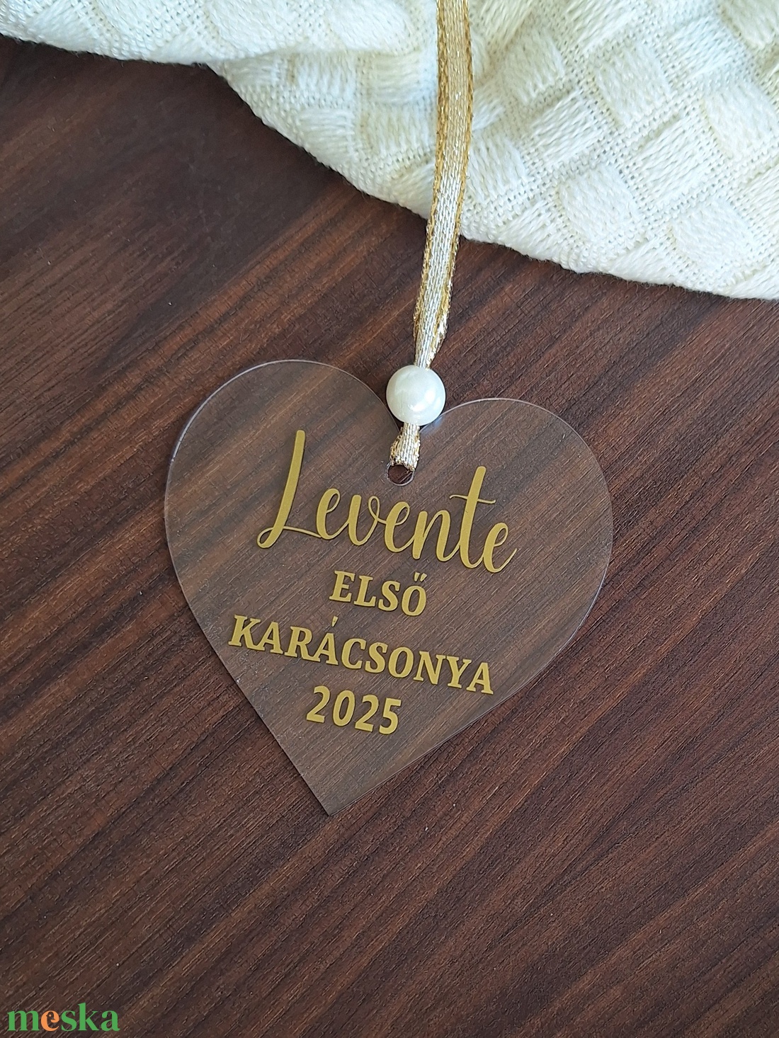 Karácsonyfadísz, egyedi, névre szóló felirattal - akril szív (első karácsony) - karácsony - karácsonyi lakásdekoráció - karácsonyfadíszek - Meska.hu