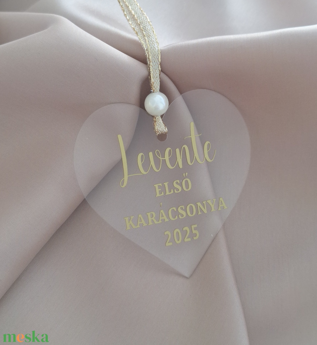 Karácsonyfadísz, egyedi, névre szóló felirattal - akril szív (első karácsony) - karácsony - karácsonyi lakásdekoráció - karácsonyfadíszek - Meska.hu