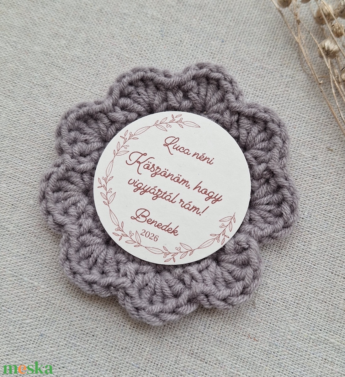 Horgolt hűtőmágnes � óvó néninek (szürke) - játék & sport - ovis felszerelés - egyéb ovis kiegészítő - Meska.hu