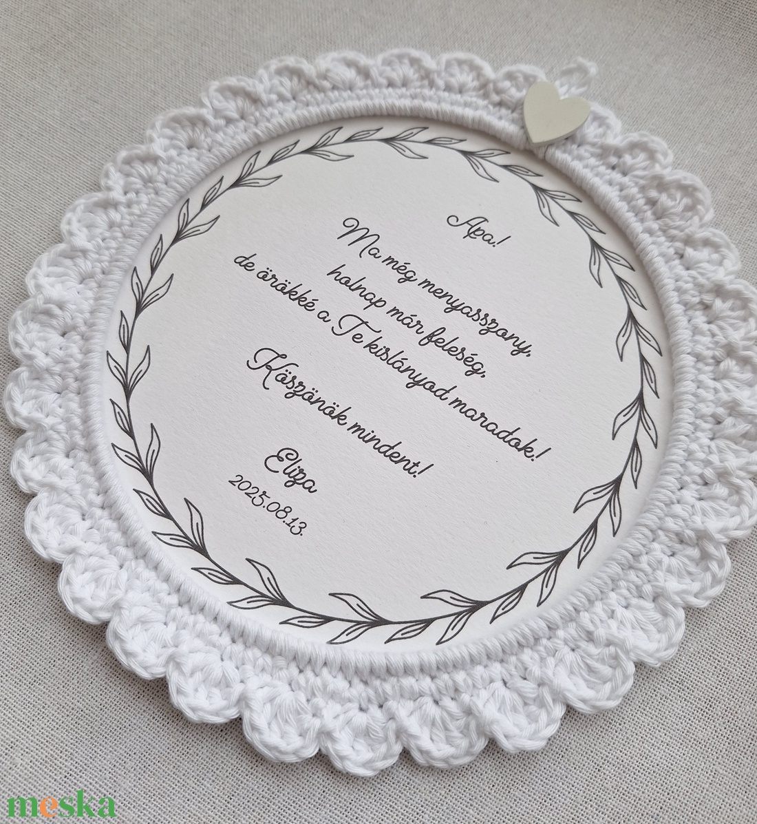 Szülőköszöntő horgolt kép - fehér, fa szívvel - esküvő - emlék & ajándék - szülőköszöntő ajándék - Meska.hu