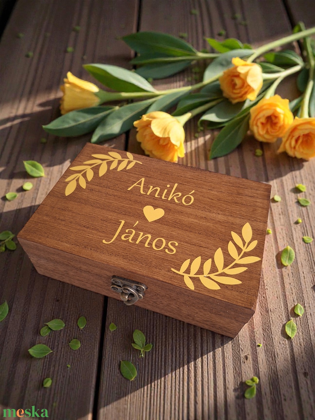 Esküvői pénzátadó doboz, nászajándék - sötét dió, tükörfólia (arany) - esküvő - emlék & ajándék - nászajándék - esküvői pénzátadó doboz - Meska.hu