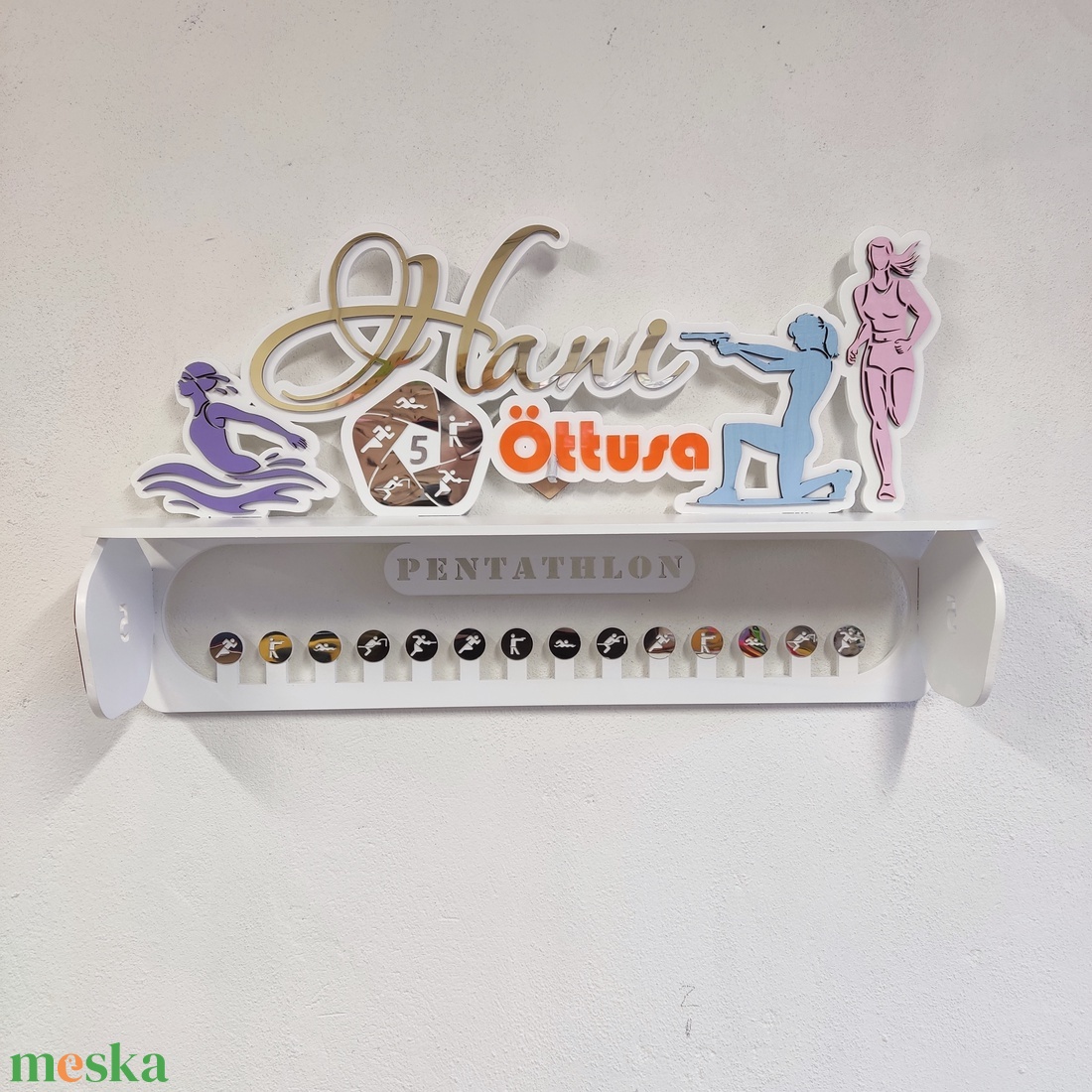  Egyedi névre szóló lányos éremtartó polc  - otthon & életmód - dekoráció - fali és függő dekoráció - éremtartó - Meska.hu