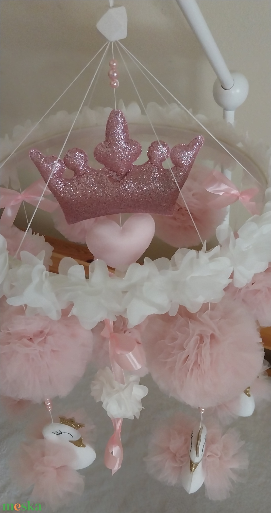 Kicsi Hercegnő csupa tüll, hattyús rózsaszín kiságyforgó kislánynak angol stílusú koronával  - játék & sport - 3 éves kor alattiaknak - kiságyforgó - Meska.hu Kicsi Hercegnő csupa tüll, hattyús rózsaszín kiságyforgó kislánynak angol stílusú koronával  - játék & sport - 3 éves kor alattiaknak - kiságyforgó - Meska.hu