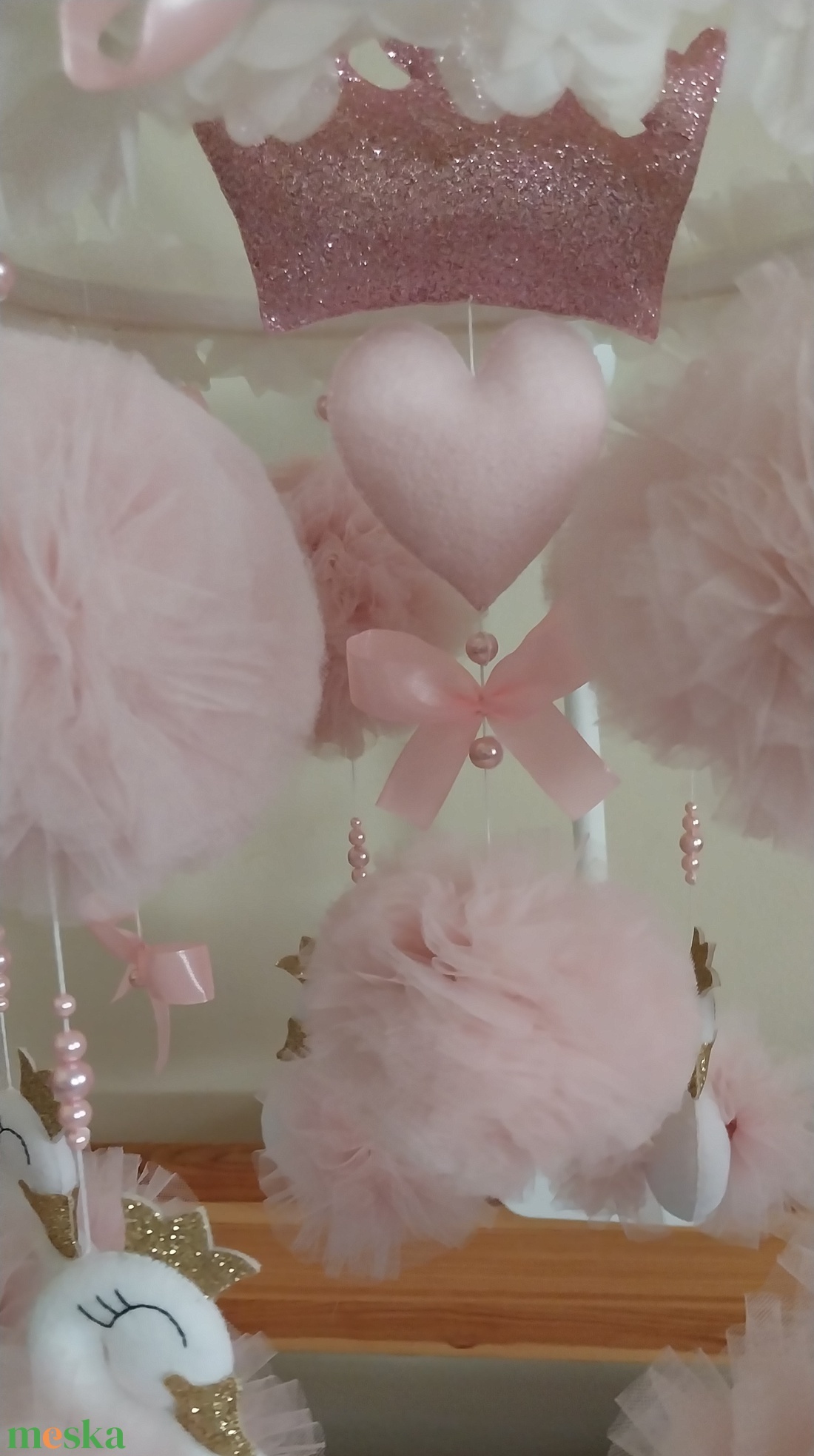 Kicsi Hercegnő csupa tüll, hattyús rózsaszín kiságyforgó kislánynak angol stílusú koronával  - játék & sport - 3 éves kor alattiaknak - kiságyforgó - Meska.hu Kicsi Hercegnő csupa tüll, hattyús rózsaszín kiságyforgó kislánynak angol stílusú koronával  - játék & sport - 3 éves kor alattiaknak - kiságyforgó - Meska.hu