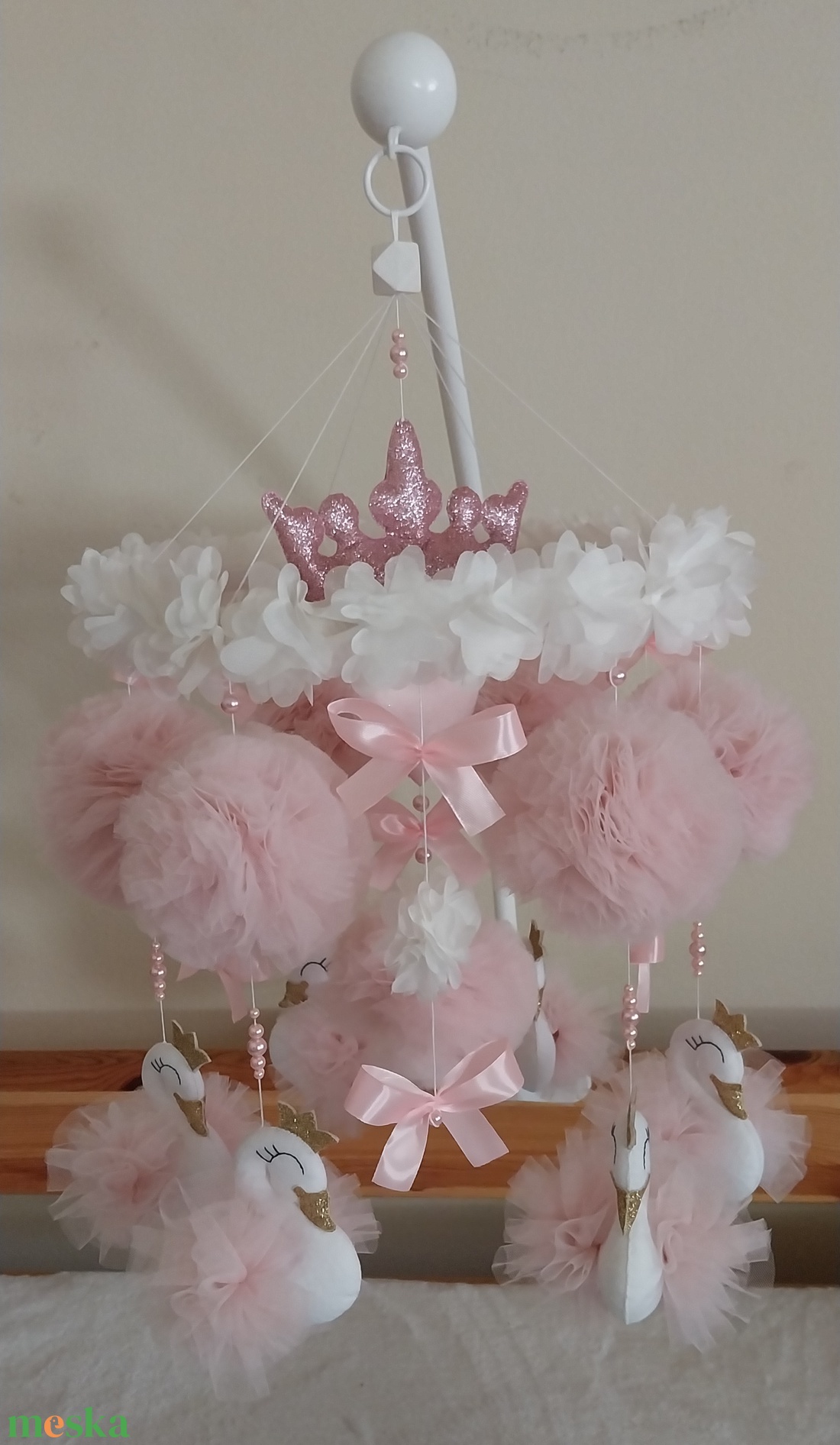 Kicsi Hercegnő csupa tüll, hattyús rózsaszín kiságyforgó kislánynak angol stílusú koronával  - játék & sport - 3 éves kor alattiaknak - kiságyforgó - Meska.hu Kicsi Hercegnő csupa tüll, hattyús rózsaszín kiságyforgó kislánynak angol stílusú koronával  - játék & sport - 3 éves kor alattiaknak - kiságyforgó - Meska.hu